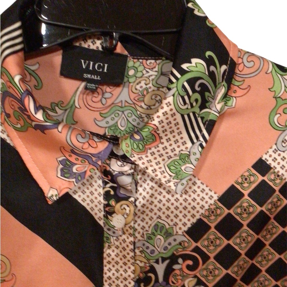 VICI paisley Satin Blouse Size Small Oversize Button Up blouse - Picture 2 of 4
